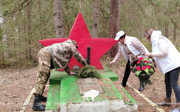 Активисты ОО "Белая Русь" ГПУ НП "Беловежская пуща" приняли активное участие по уборке воинских захоронений