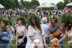 На Ивана на Купала ноченька мала…