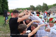 На Ивана на Купала ноченька мала…