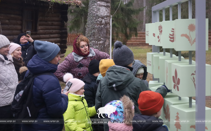 Прошла встреча Снегурочки в Поместье Деда Мороза в Беловежской пуще 