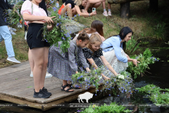 На Ивана на Купала ноченька мала…