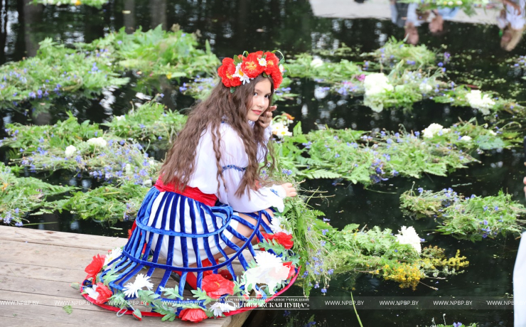 На Ивана на Купала ноченька мала…