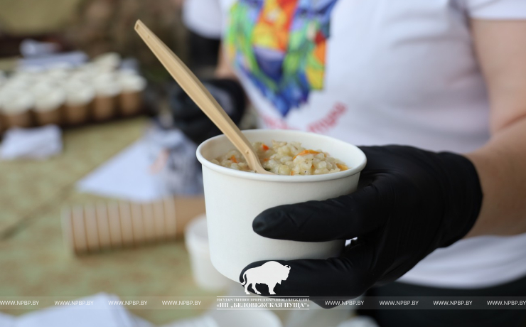 На Ивана на Купала ноченька мала…