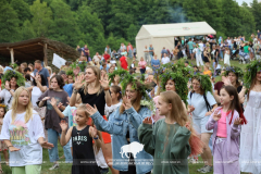 На Ивана на Купала ноченька мала…