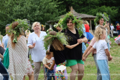 На Ивана на Купала ноченька мала…