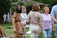 На Ивана на Купала ноченька мала…