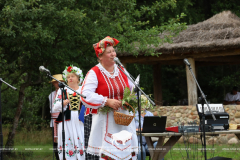 На Ивана на Купала ноченька мала…