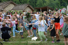 На Ивана на Купала ноченька мала…
