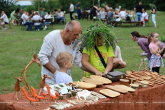 На Ивана на Купала ноченька мала…