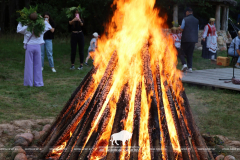 На Ивана на Купала ноченька мала…