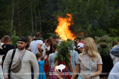 На Ивана на Купала ноченька мала…